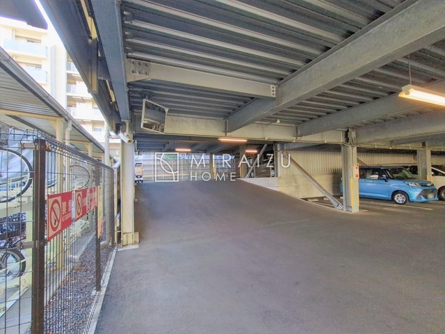 【その他】 | 家族との時間を大切に楽しく過ごせる明るいエントランスが迎えてくれます。
