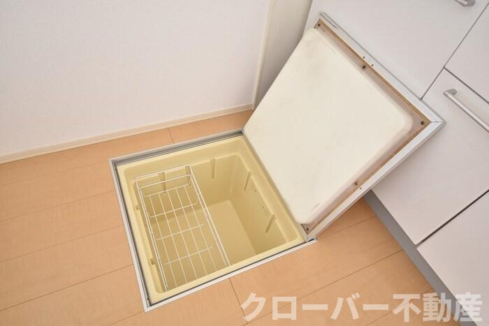 メゾン アイジュの収納|キッチン床下収納