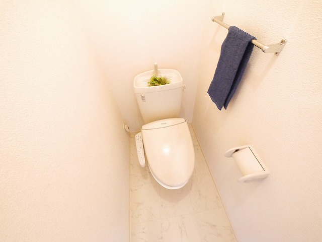 アンソレイユのトイレ|落ち着いた色調のトイレです