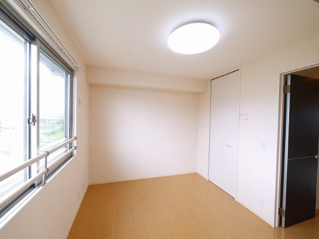 アンソレイユの洋室|明るい洋室です