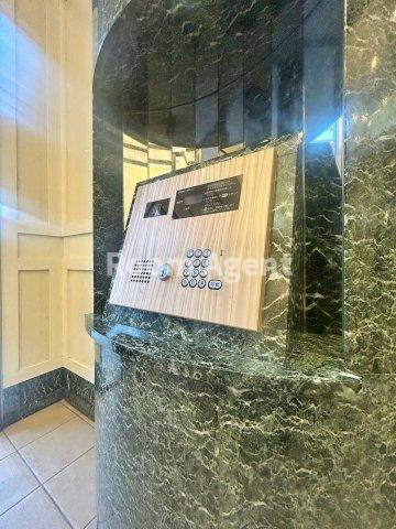 プレサンス新栄デコールのエントランス