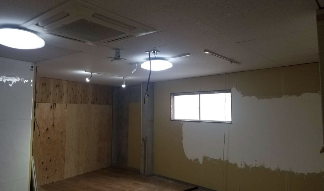 六万寺ベース日本橋ビルの洋室