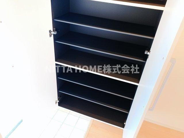 ボヌール・メゾン　篠山の玄関|靴の整理整頓もバッチリ◎