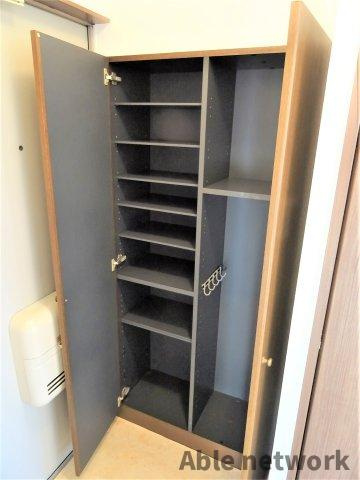 神栖市深芝南３丁目のアパートの玄関|大容量シューズＢＯＸ