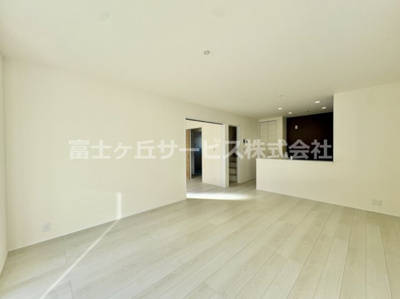 【居間・リビング】 | 豊橋市高師町 59期 新築一戸建て 1号棟 | ＬＤＫです