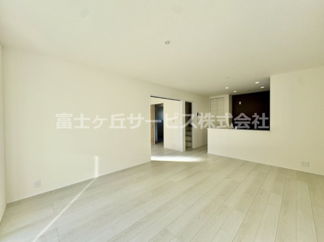 【居間・リビング】 | 豊橋市高師町 59期 新築一戸建て 1号棟 | ＬＤＫです