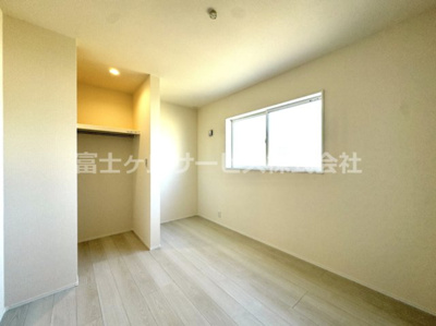 【洋室】 | 豊橋市高師町 59期 新築一戸建て 1号棟 | 広々とした洋室です