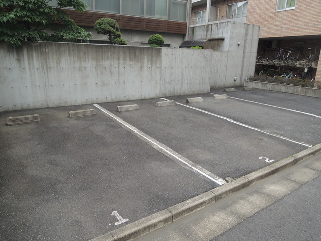ルモンピエール新大塚の駐車場