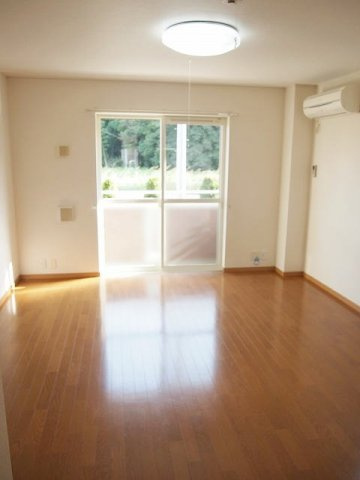 メゾン　アンソレイエＳ　　刈谷市近郊の賃貸はクラスホーム刈谷店の居間・リビング|おしゃれな内装です