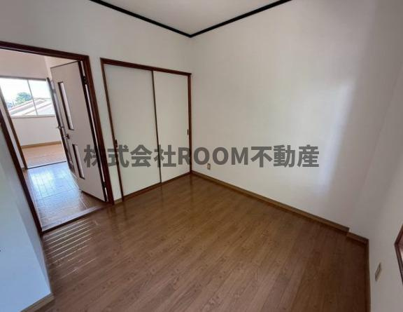 三股樺山貸家の寝室|ゆとりの広さです