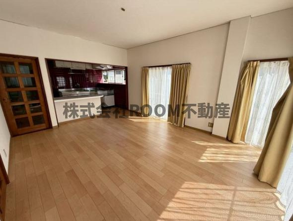 三股樺山貸家の居間・リビング|ゆったりとした居間です