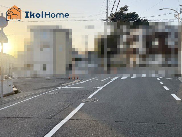 明石市東人丸町　中古戸建の前面道路含む現地写真|●年中無休：当日予約可●前面道路は北東側広く約6.7mございます！