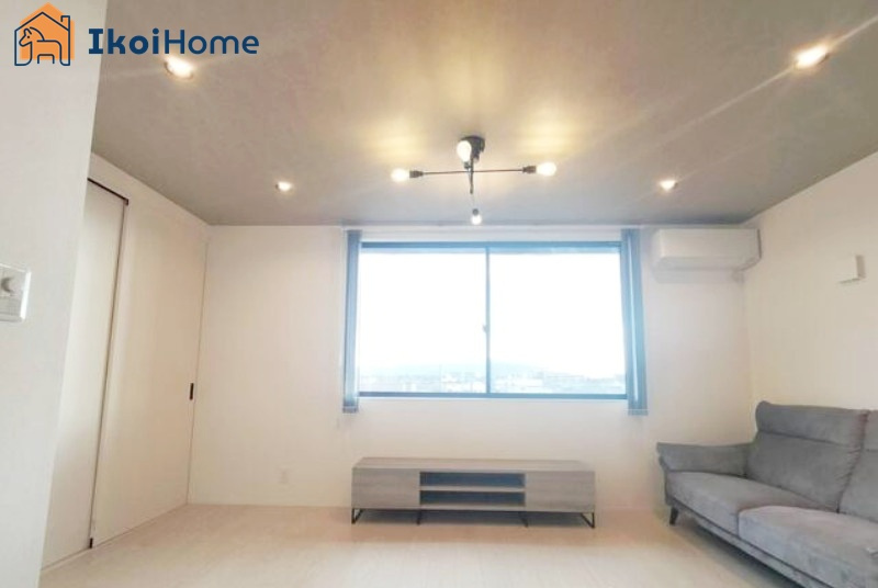 明石市東人丸町　中古戸建の居間・リビング|●年中無休：当日予約可●陽当たり良好の2階LDK♪リビングからの眺望良好良好の開放的な空間です！