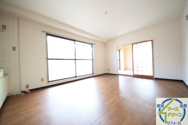 サングリーン衣笠の居間・リビング|※類似写真