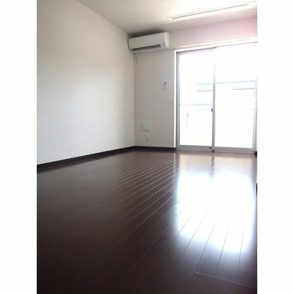 クロバ－ハイツＡ棟の居間・リビング