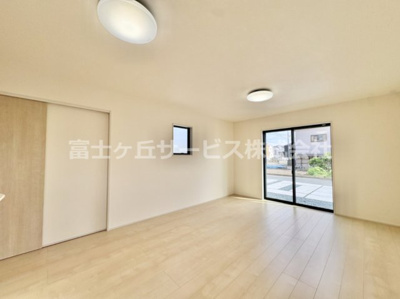 【居間・リビング】 | 浜松市中央区篠原町 新築一戸建て | 使いやすい居間です