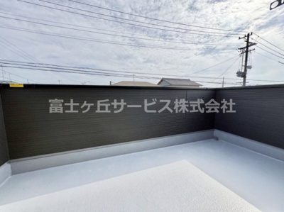 【バルコニー】 | 浜松市中央区篠原町 新築一戸建て | バルコニーからの眺めを楽しみながら食事をしませんか