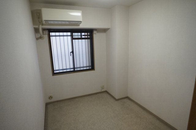 カネボウ東生駒グリーンマンションの居間・リビング