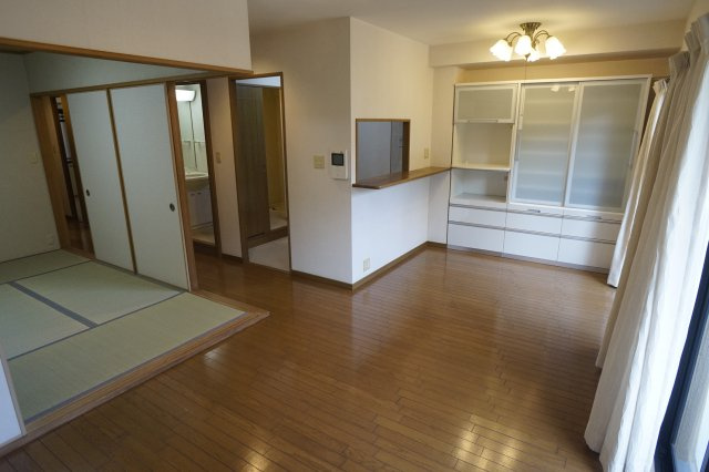 カネボウ東生駒グリーンマンションの居間・リビング