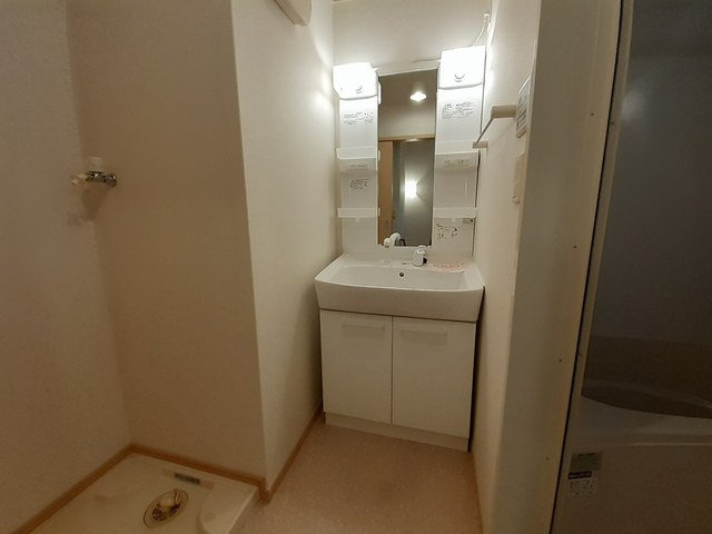 エンプレイスの洗面所|ゆったりとスペースのある洗面所