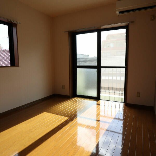 ルネ南常盤台の居間・リビング