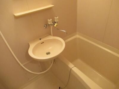 ベルトゥリーハイツの浴室