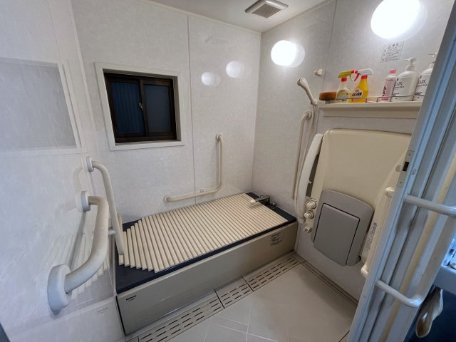 笠岡売家、売土地の浴室