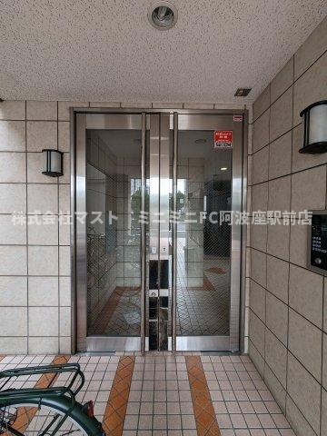 クレセール阿波座のエントランス