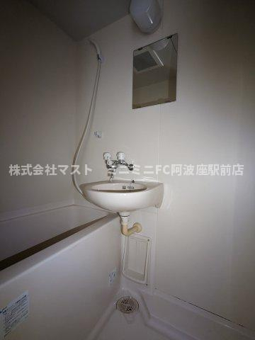 クレセール阿波座の洗面所