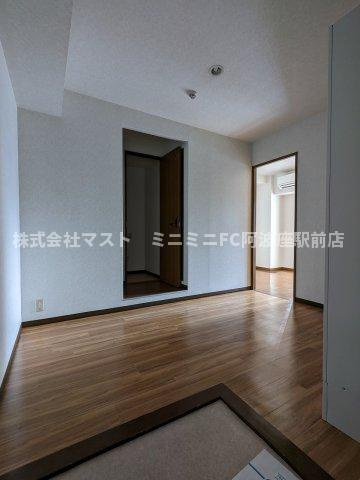 クレセール阿波座の玄関