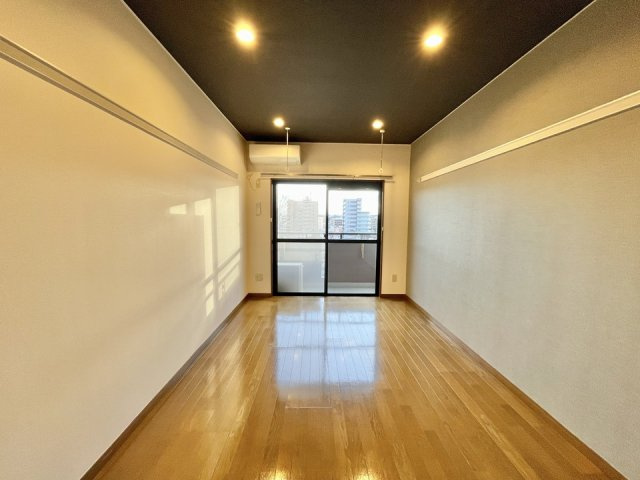 エルス泉の洋室