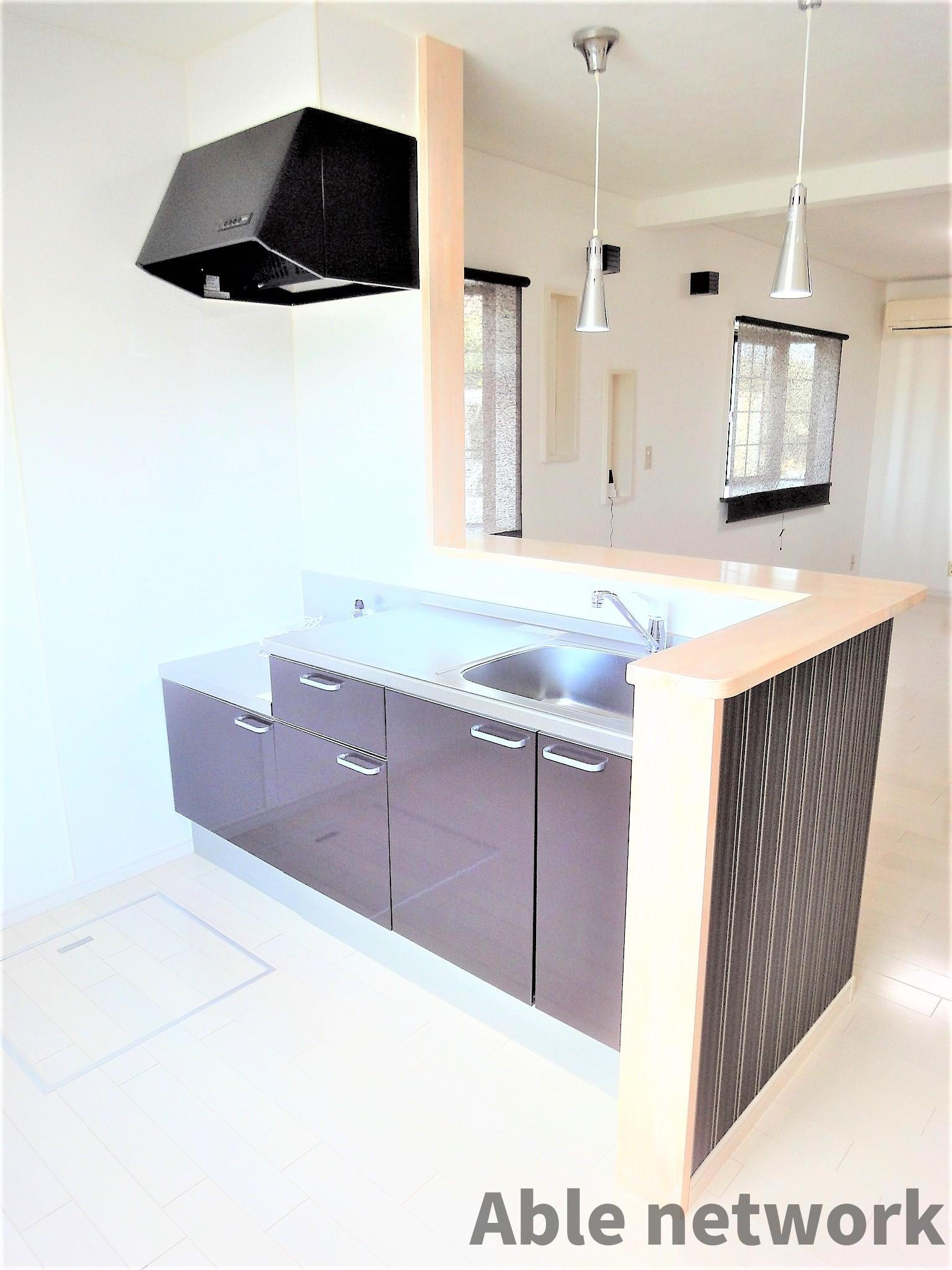 カーザ・ボニータ・Yumiのキッチン|おしゃれな照明・カウンターキッチン