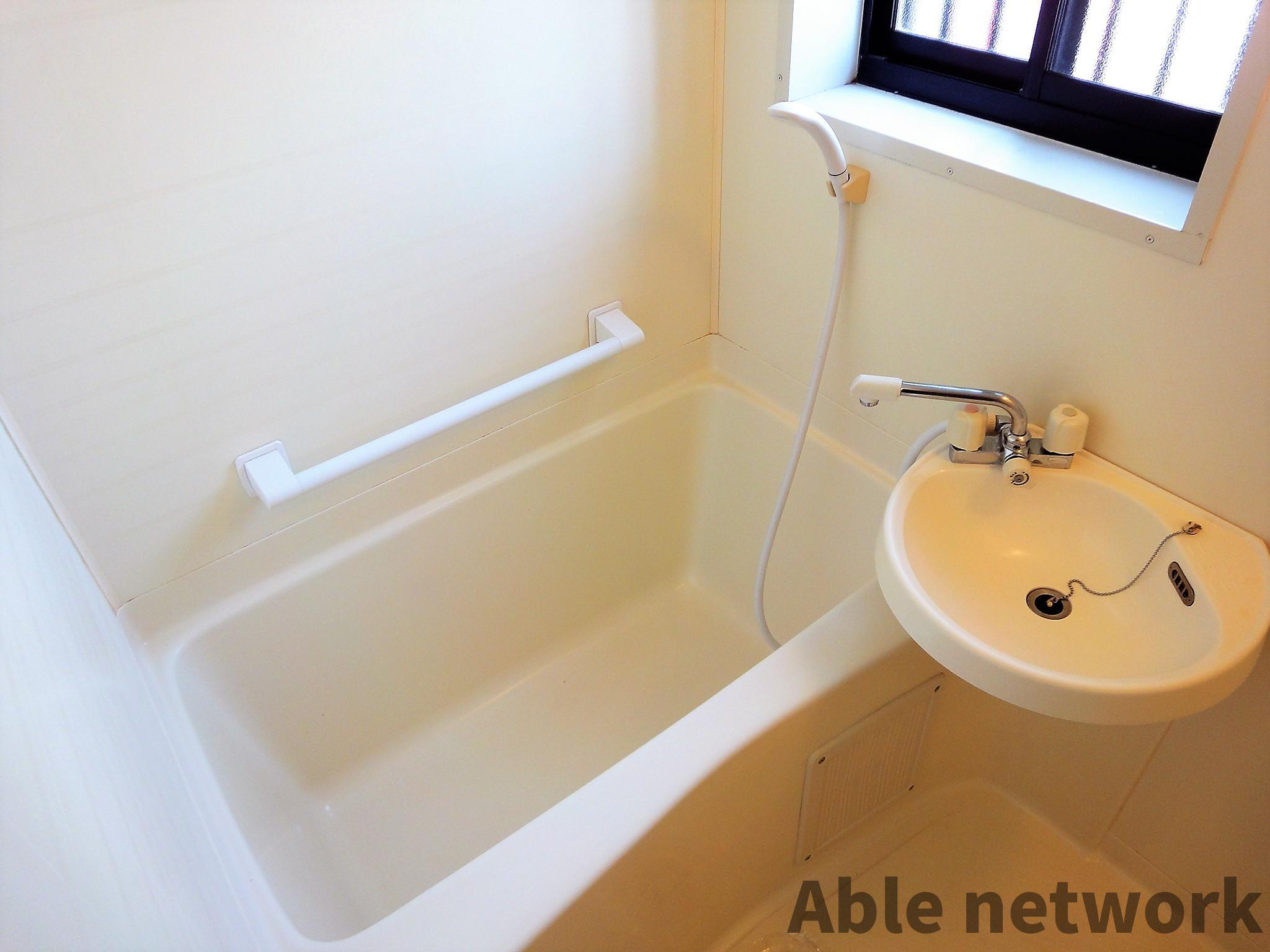 カーザ・ボニータ・Yumiの浴室|浴室窓付