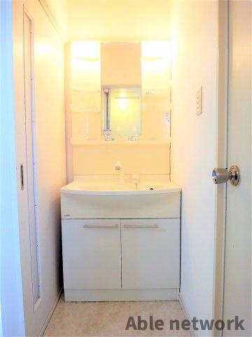 カーザ・ボニータ・Yumiの洗面所|洗髪機能付独立洗面台