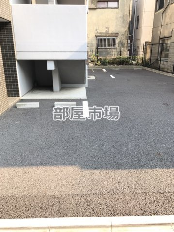 リファイズエムエスの駐車場