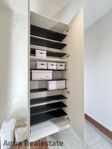 オール電化デザイナーズハウス高松市香西南町建売⑦の独立洗面台|脱衣所は小さなお子様がいるご家庭でも重宝されております。