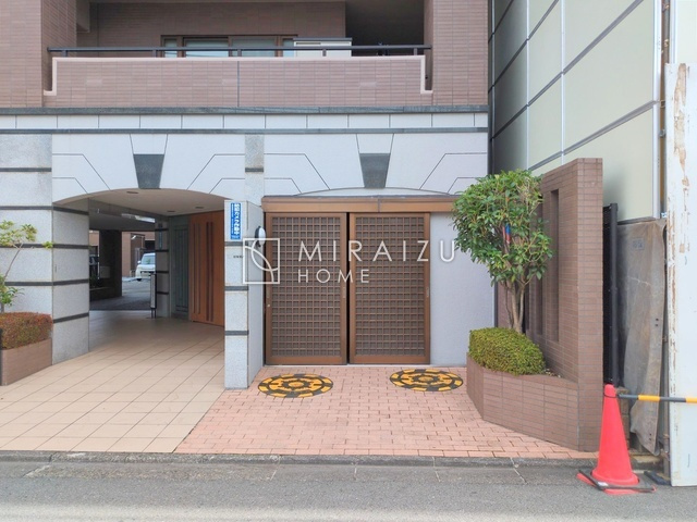 【外観】 | 暮らしやすさを考えたプランで快適な現地ロケーションを実現。安らぎに満たされる