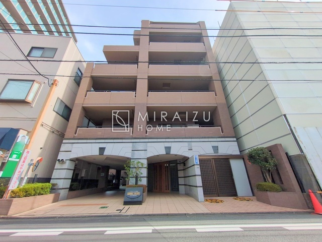 【その他】 | 家族との時間を大切に楽しく過ごせる明るいエントランスが迎えてくれます。
