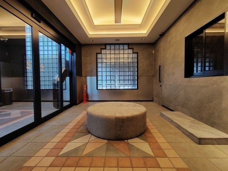 福岡市博多区東光１丁目の賃貸マンションのエントランス