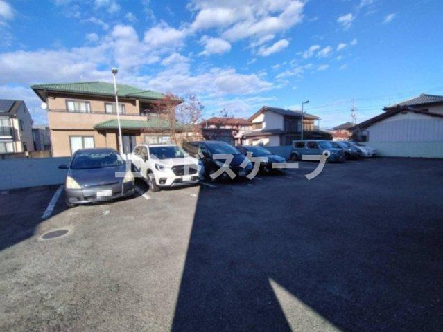 クリーンパレスの駐車場|高崎、前橋エリアのお部屋探しはエンドスケープまで！お客様の理想お聞かせ下さい♪