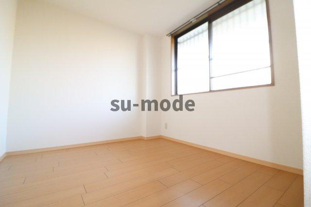 エクセル舞音の洋室