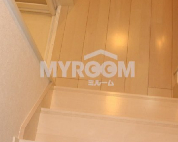 ＤＨＧ彩(ディーエイチジーアヤ)の設備|階段をのぼって居室部分へ☆