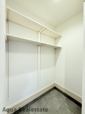 オール電化デザイナーズハウス高松市香西南町建売⑧の玄関|きれいな玄関です