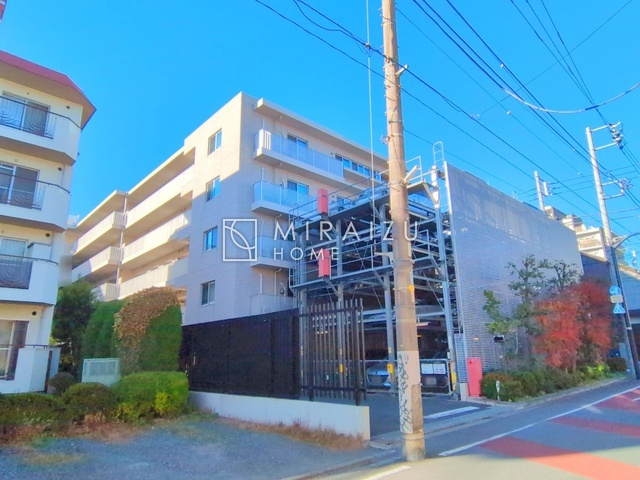 【その他】 | 家族との時間を大切に楽しく過ごせる明るいエントランスが迎えてくれます。
