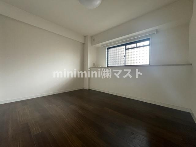 ライフ北梅田の洋室