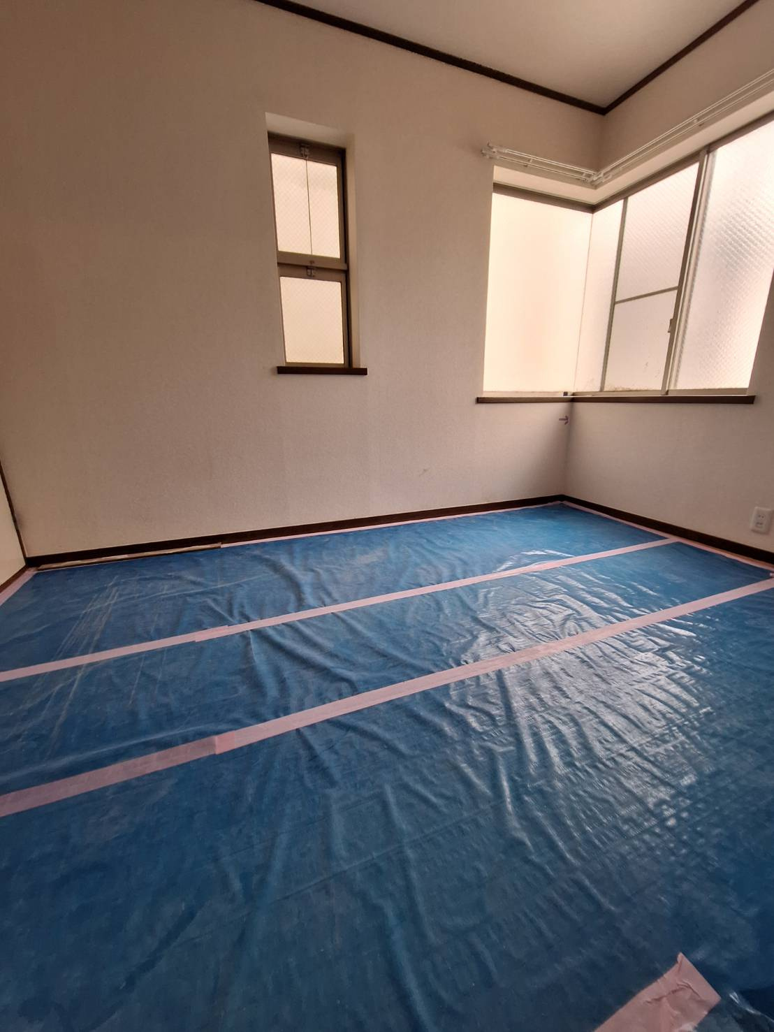 パラミノス・ビラの寝室|★リノベーション中　明るいフローリング調の角部屋です★