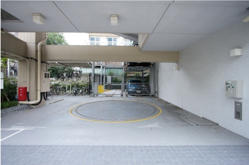 レジディア恵比寿南の駐車場