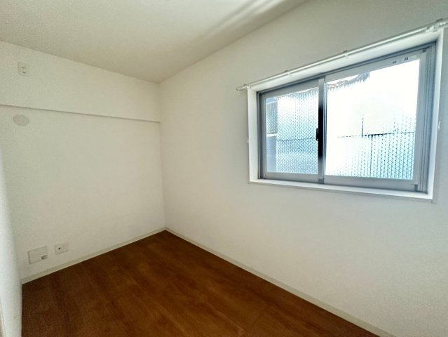 伸輝（シンキ）の洋室