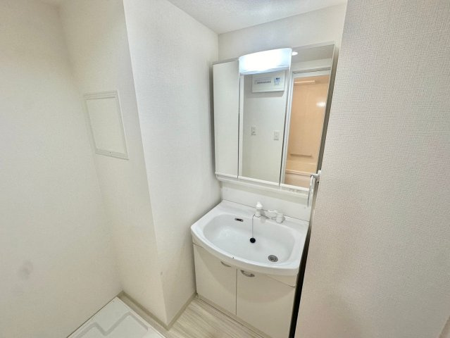 伸輝（シンキ）の独立洗面台