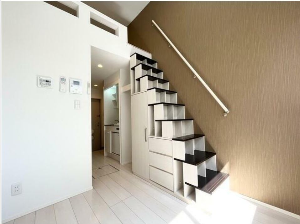 レジナヒルズの収納|階段下収納☆